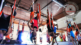POSTURAS BOCA ABAJO AERO YOGA FORMACION