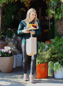 Hilary Duff Flashing Butts in The Tight Pants Hilary Duff Flashing Butts in The Tight Pants