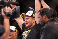 UFC 146 - Dos Santos stops Mir, defends title