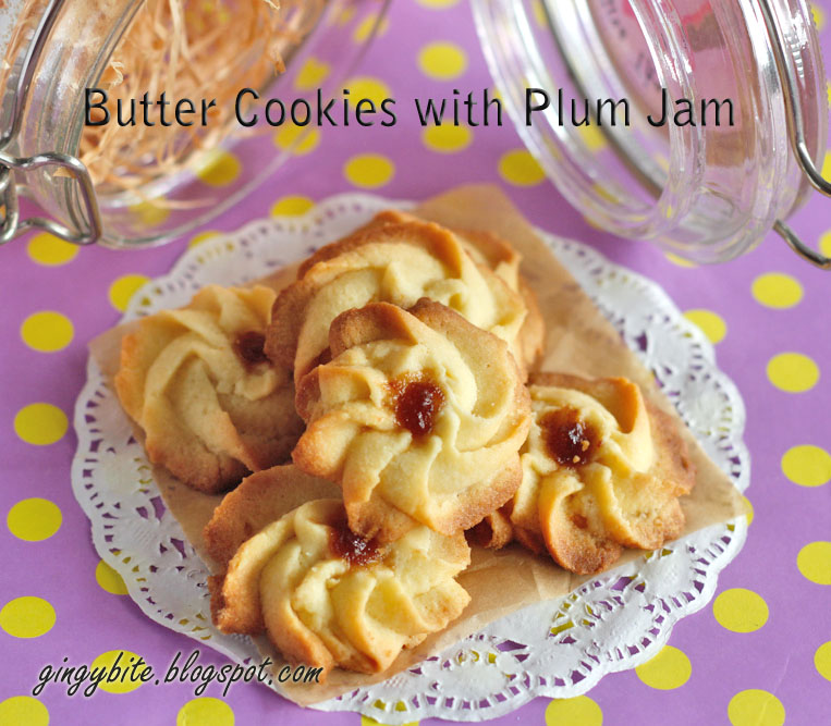 Butter Cookies with Plum Jam 梅果酱牛油曲奇 The Yummy Journey