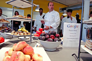 Aneka Menu Makanan Gratis di Kantor Google Aneka Menu Makanan Gratis di Kantor Google, Kok Bisa Begitu?