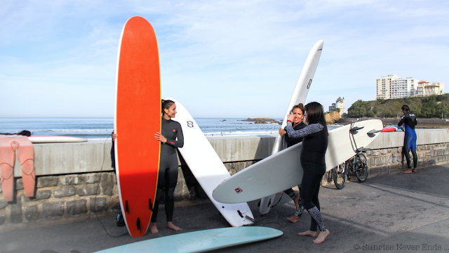 lady slider,biarritz,billabong,surfer girl,beach girl,surf,longboard,cote des basques,biarritz surf training,nora,elodie,guava and coconut,sunrise never ends