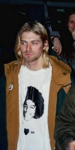 Kurt-Cobain-wearing-Michael-Jackson-t-shirt-michael-jackson-31866261-255-510.jpg
