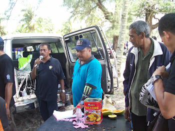 ANGGOTA KSBK BERTUGAS DI PERTANDINGAN MEMANCING DI PANTAI SEMERAK