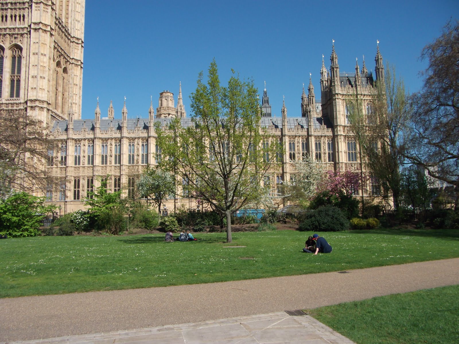 Royal Parks & Secret Gardens Victoria Tower Gardens & Westminster Abbey Gardens Teaser