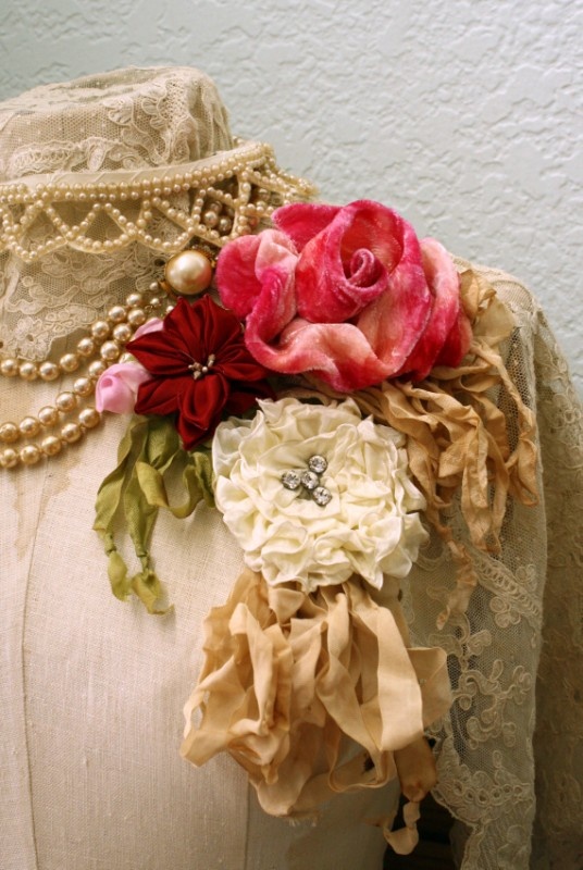 Lady Anne's Cottage Charming Ribbons and Lace...