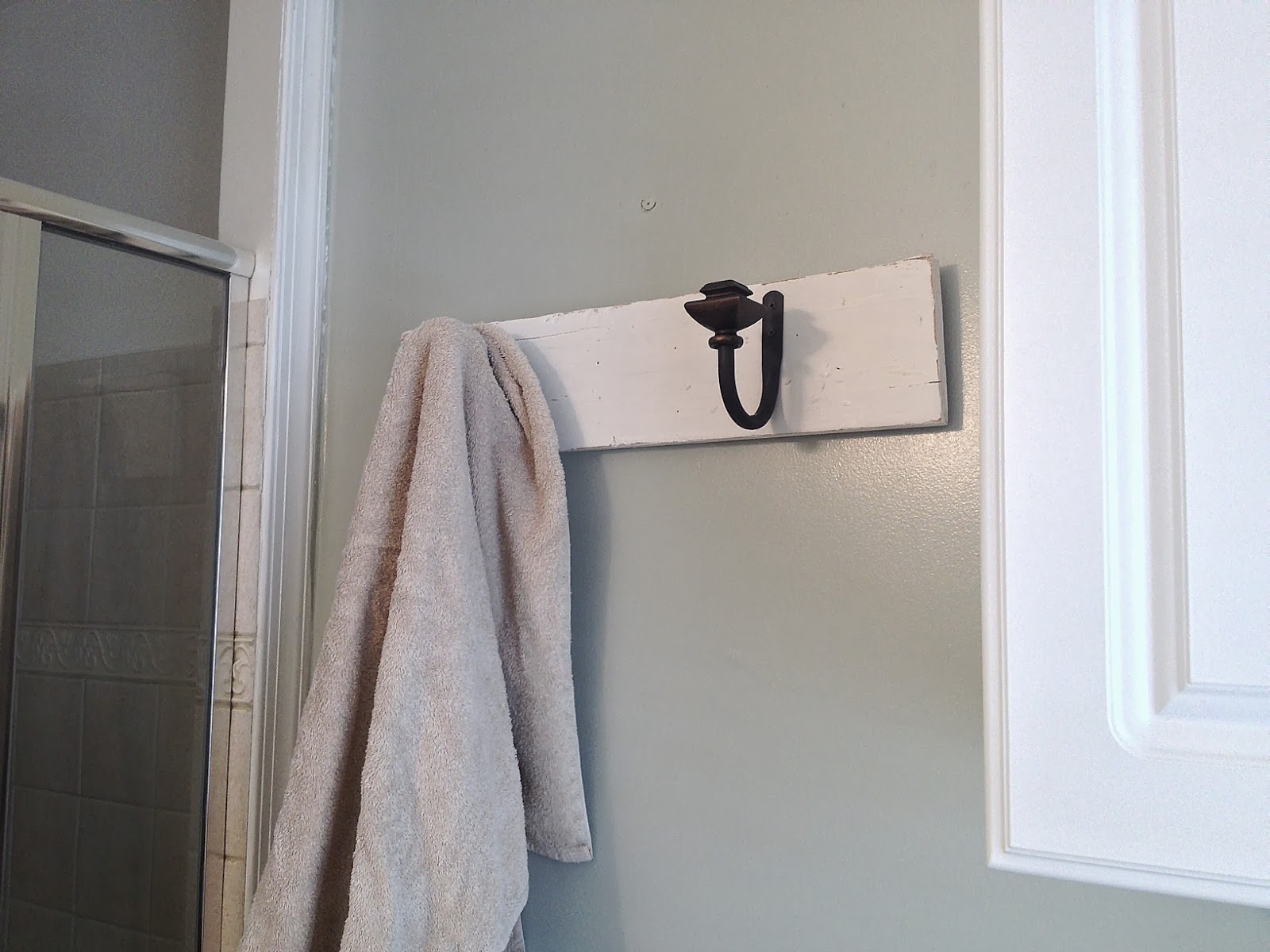 Two It Yourself: DIY Towel Hooks from Old Curtain Tie Backs (15 Minute  Project)