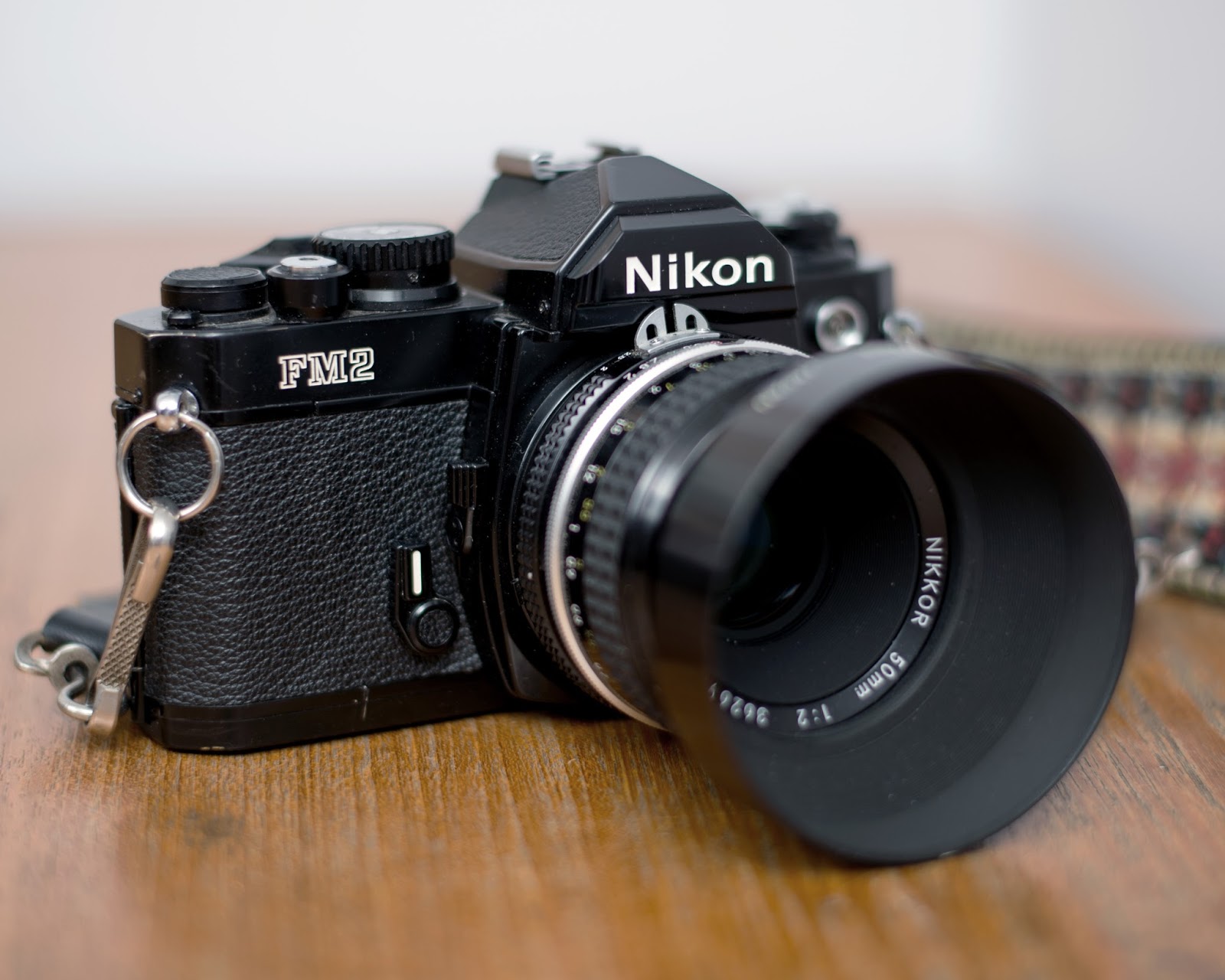 Spotlight/Roll Nikon FM vs. Nikon FM2n + Greenberg