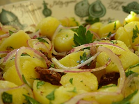 Salada de Batata, Cebola Roxa e Azeitonas Salada de Batata, Cebola Roxa e Azeitonas (vegana)