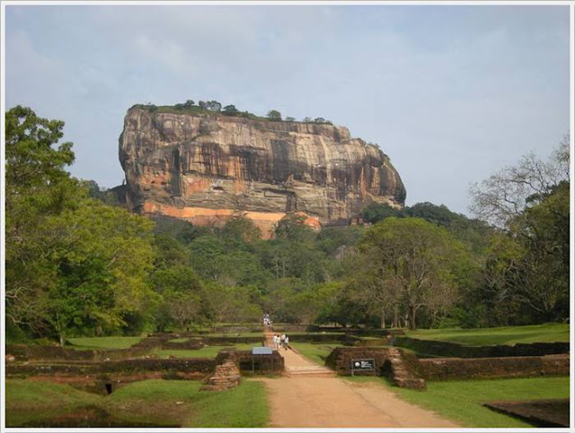 نقره لتكبير أو تصغير الصورة ونقرتين لعرض الصورة في صفحة مستقلة بحجمها الطبيعي