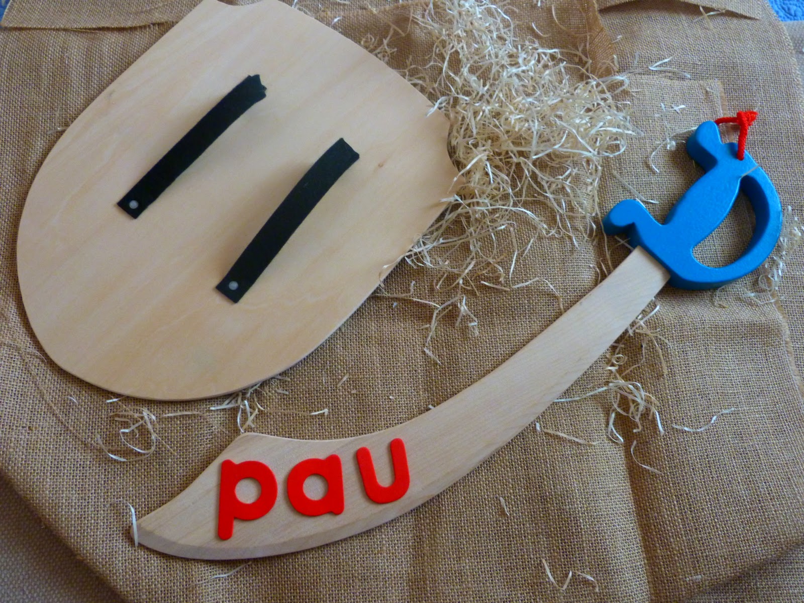 picarulos: ESPADA Y ESCUDO PERSONALIZADO