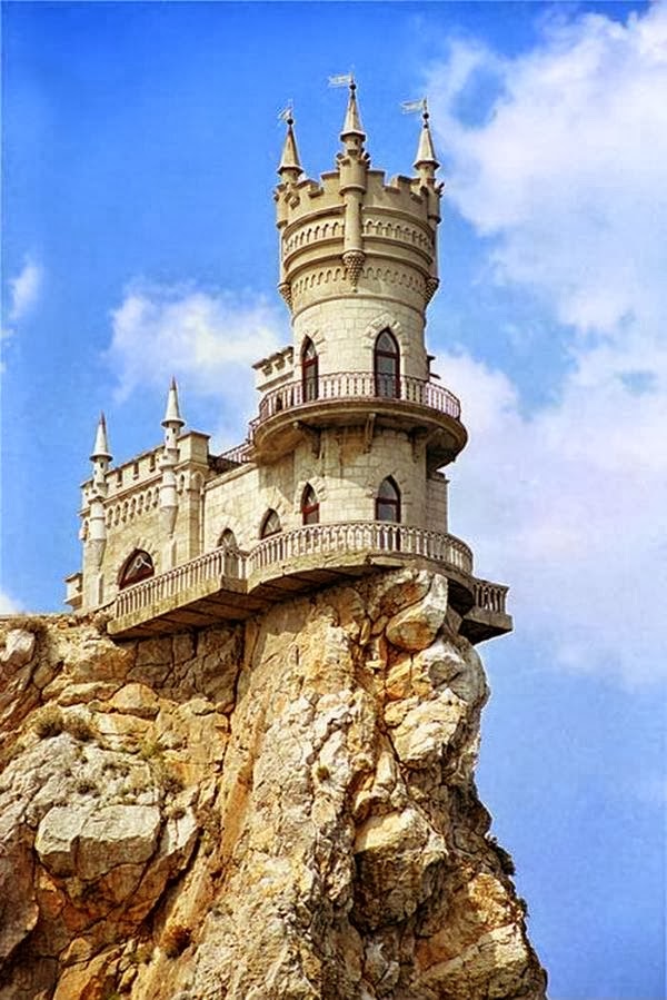 Amazing Swallows Nest Castle