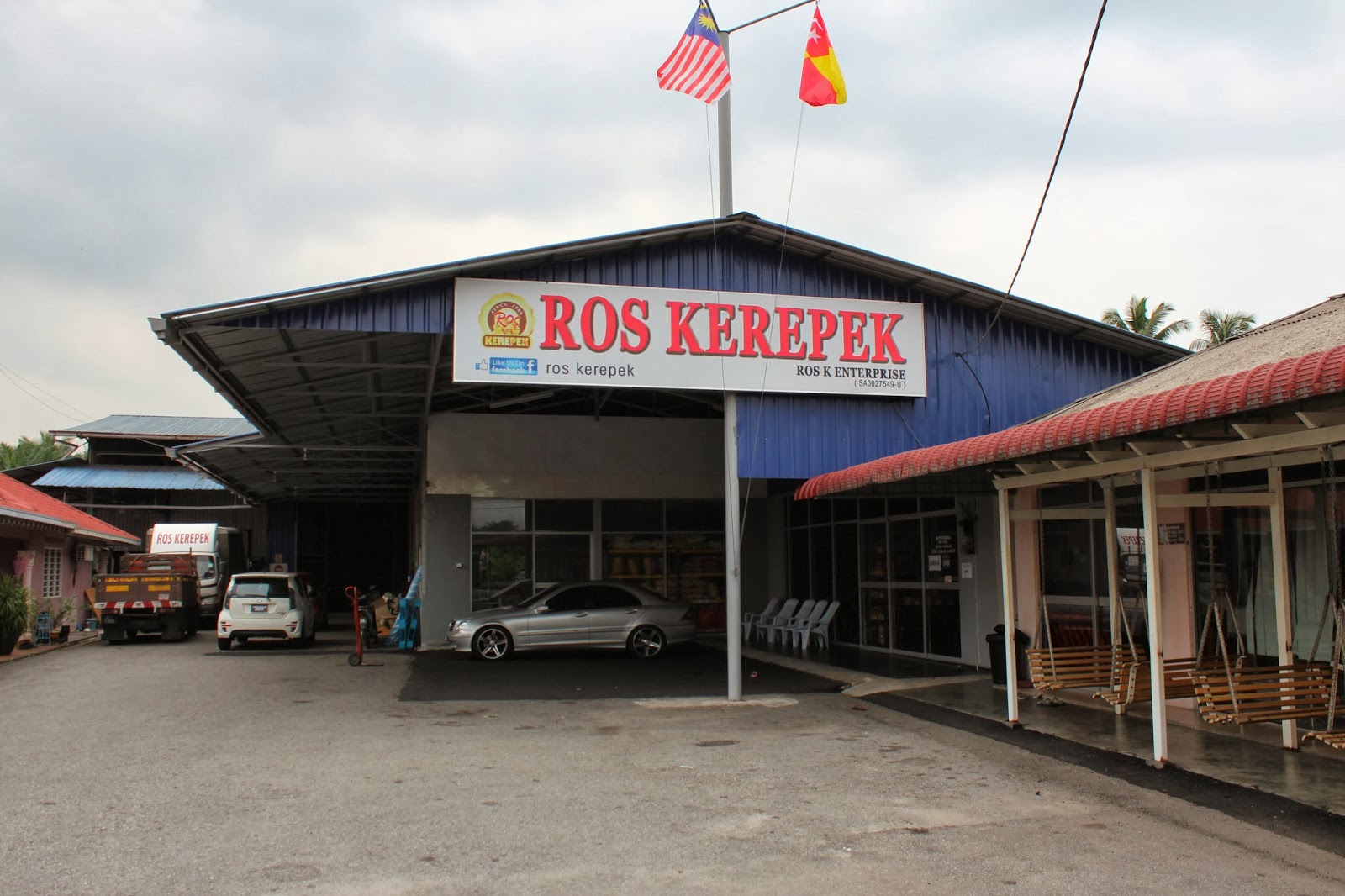 Kedai kerepek banting