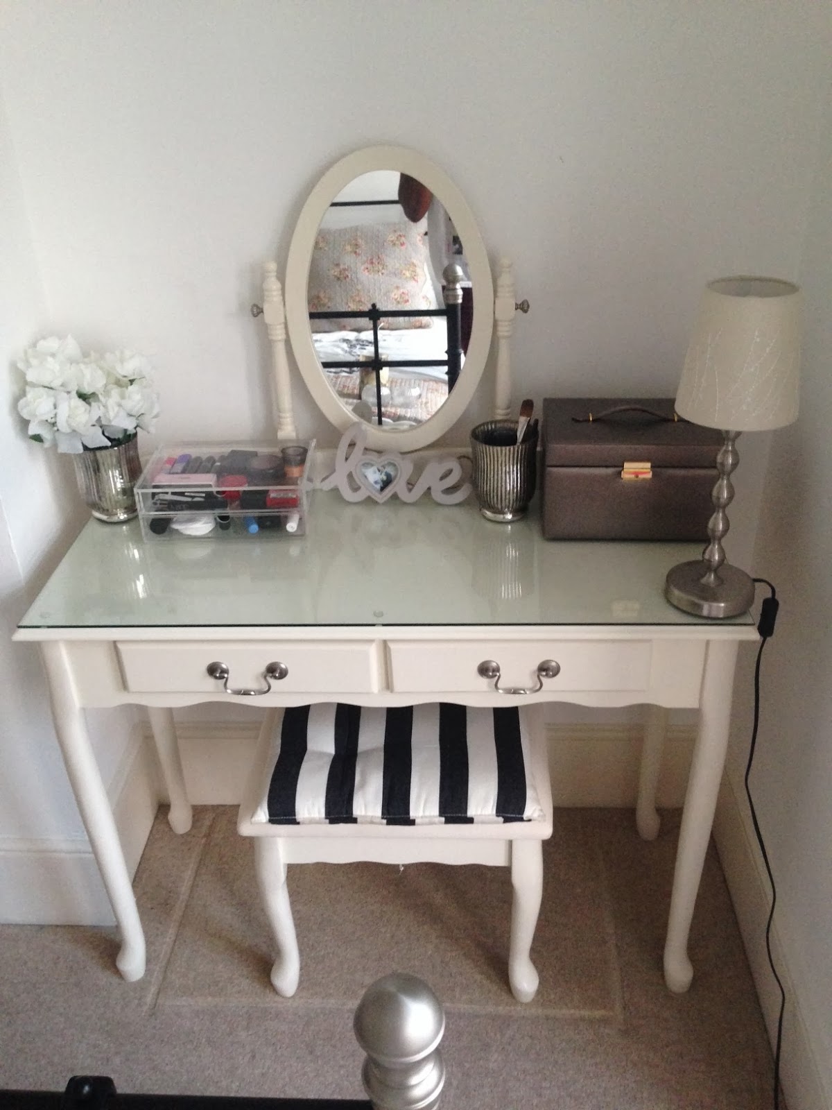 doyounoah My VERY fabulous dressing table