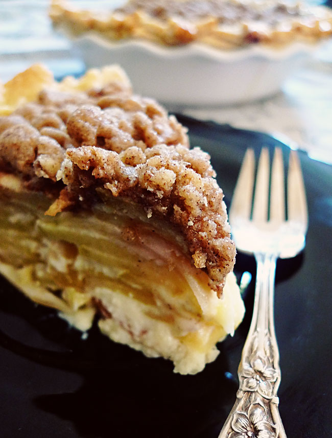 17 Dove Street Sour Cream Streusel Apple Pie