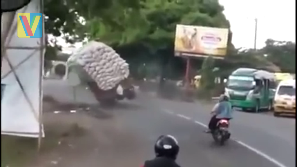 Indonesian Lorry Rollover due to Overload
