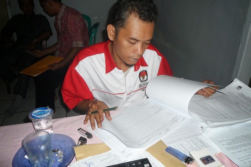 CLICK TO ENLARGE Gambar Kegiatan PPS Desa Mekar Baru Kecamatan Petir pada Pemilu 2014