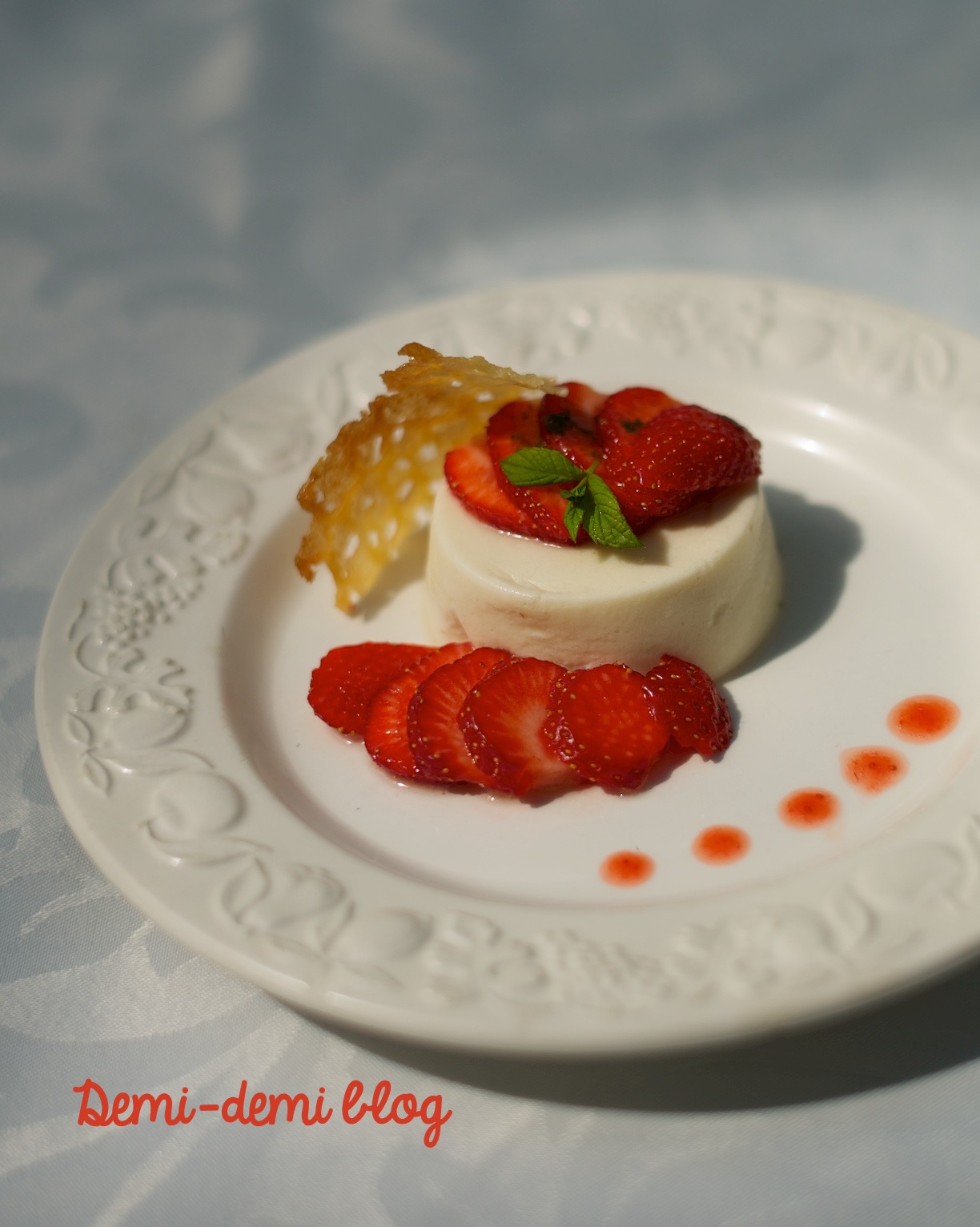 Demidemi blog Blancmanger amandes et fraises à l'agaragar un vrai