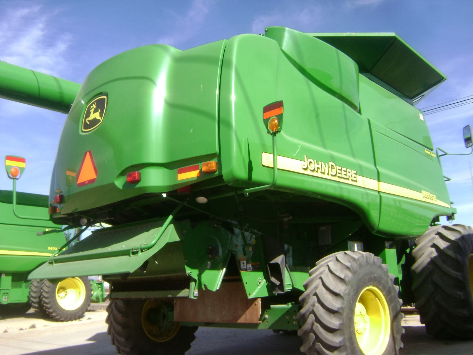 MAQUINARIA AGRICOLA INDUSTRIAL Trilladora John Deere 9660 sts Bullet