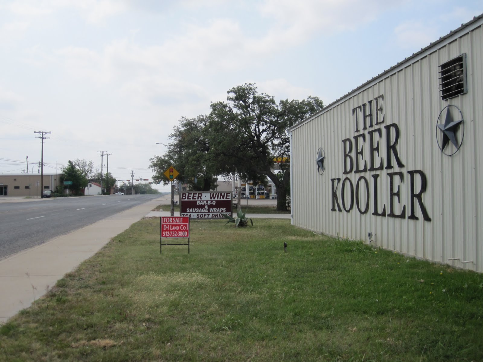 Man Up Tales of Texas BBQ™ The rest from The Beer Kooler (Lometa, TX)