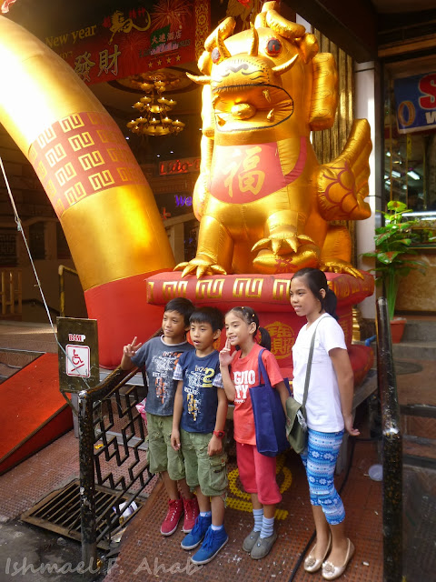 Binondo Chinatown 2014 Chinese New Year - Chinese lion at Lido de Paris Hotel, Ongpin Street
