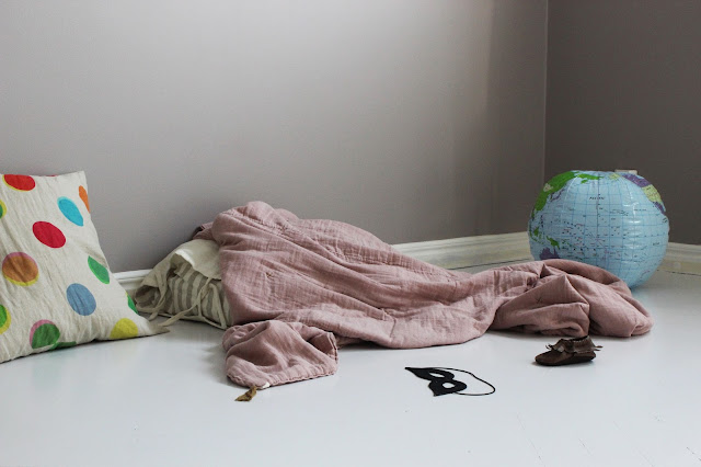 Om golvet och mockasinerna. 3 1 Om golvet och mockasinerna.