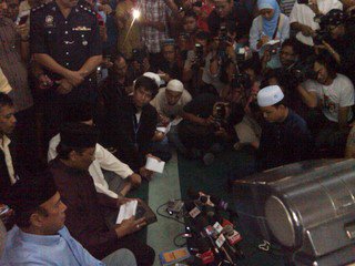 Datuk Eskay, Datuk T, Shuib Lazim, Thamby Chik,sumpah laknat, trio Datuk T, Anwar Ibrahim, DSAI,