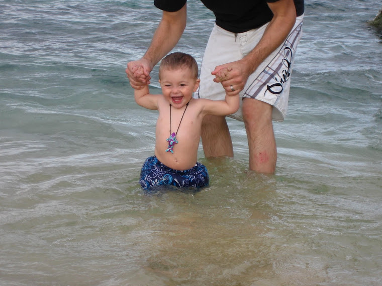 Austin touches ocean for 1st time in Cabo