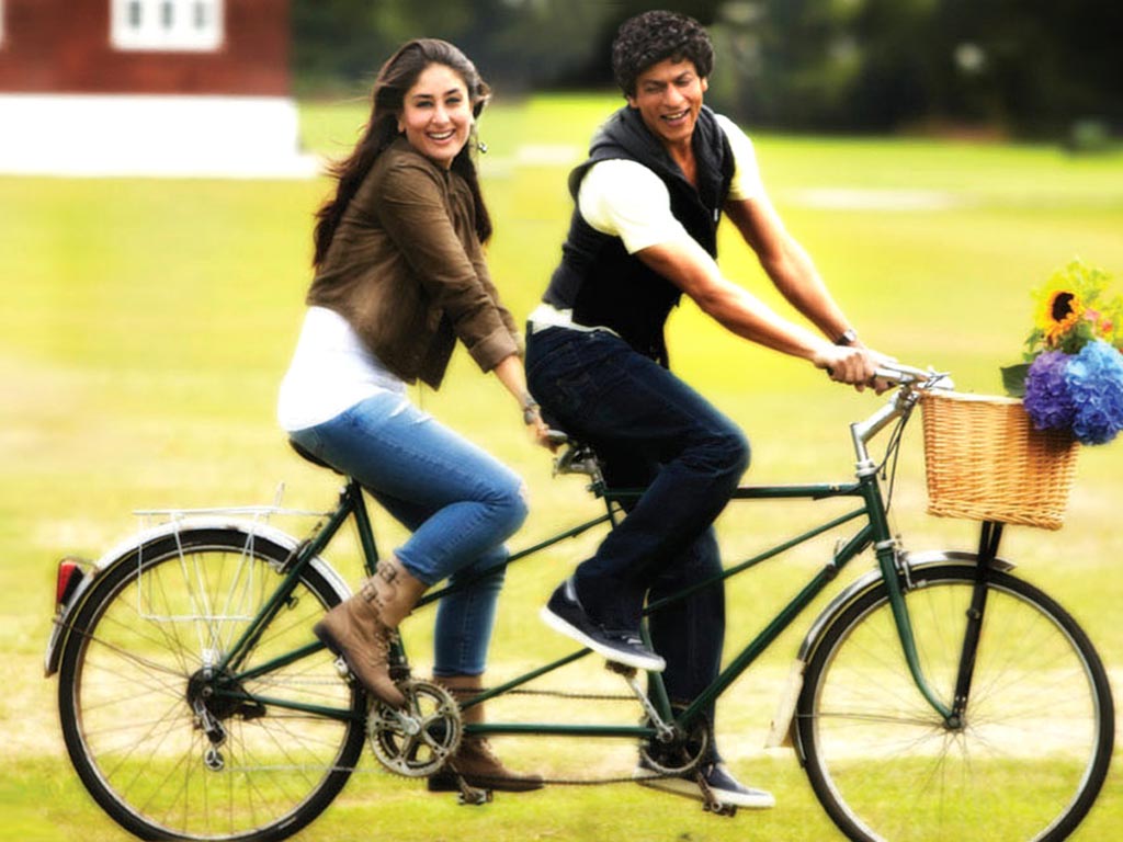 http://1.bp.blogspot.com/-nmCE5IvZK38/TrzYVFcIRSI/AAAAAAAAA4o/TshFvuWjRy4/s1600/srk+ra-one+wallpapers+565543.jpg
