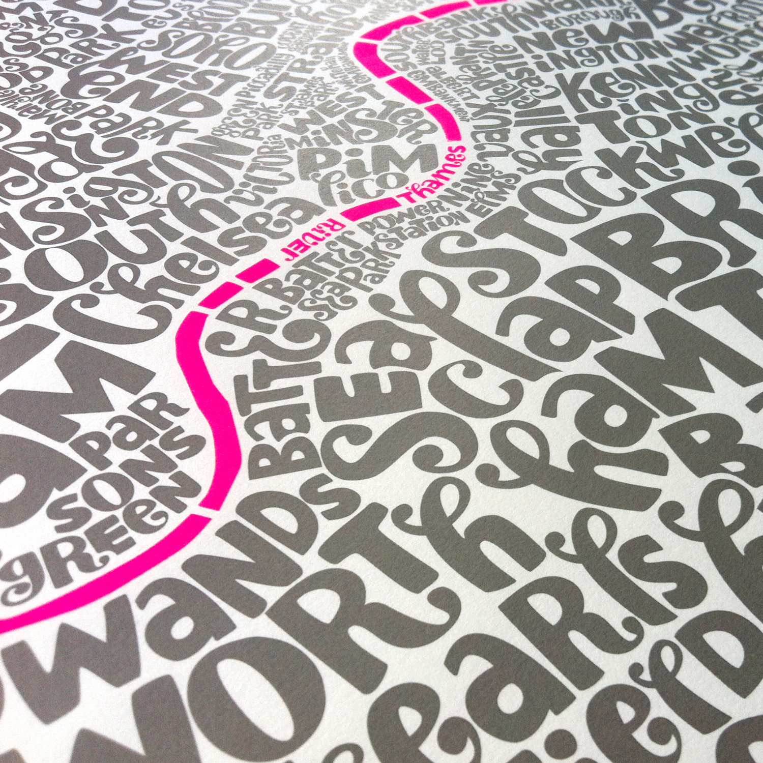 http://1.bp.blogspot.com/-noT0m2GuuC4/UMMqaOvtL_I/AAAAAAAAAzw/Cr-y1K47ceQ/s1600/055+London+Map+Gray-Pink_detail_01.jpg