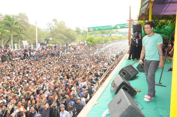 Year lunar chinese facts afp handan buying upcoming decorations taken shows january I think,therefore I am: Myanmar New year Festival