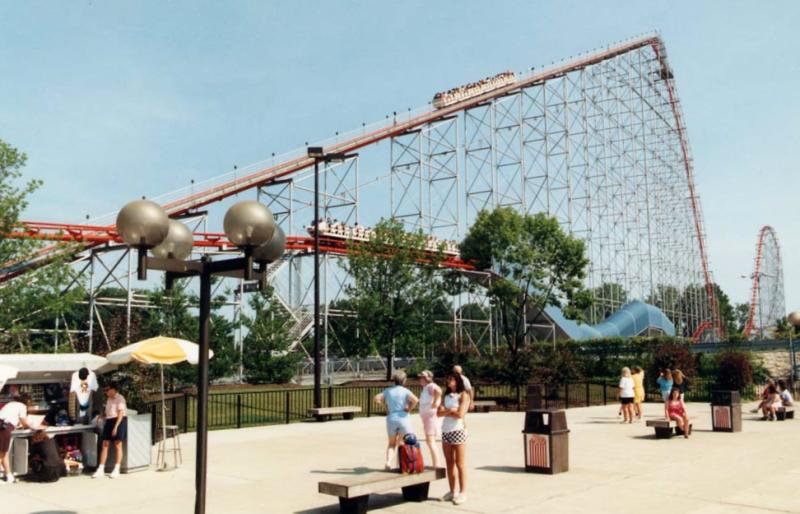 Park Impressions The Great Debate Six Flags Magic Mountain vs. Cedar