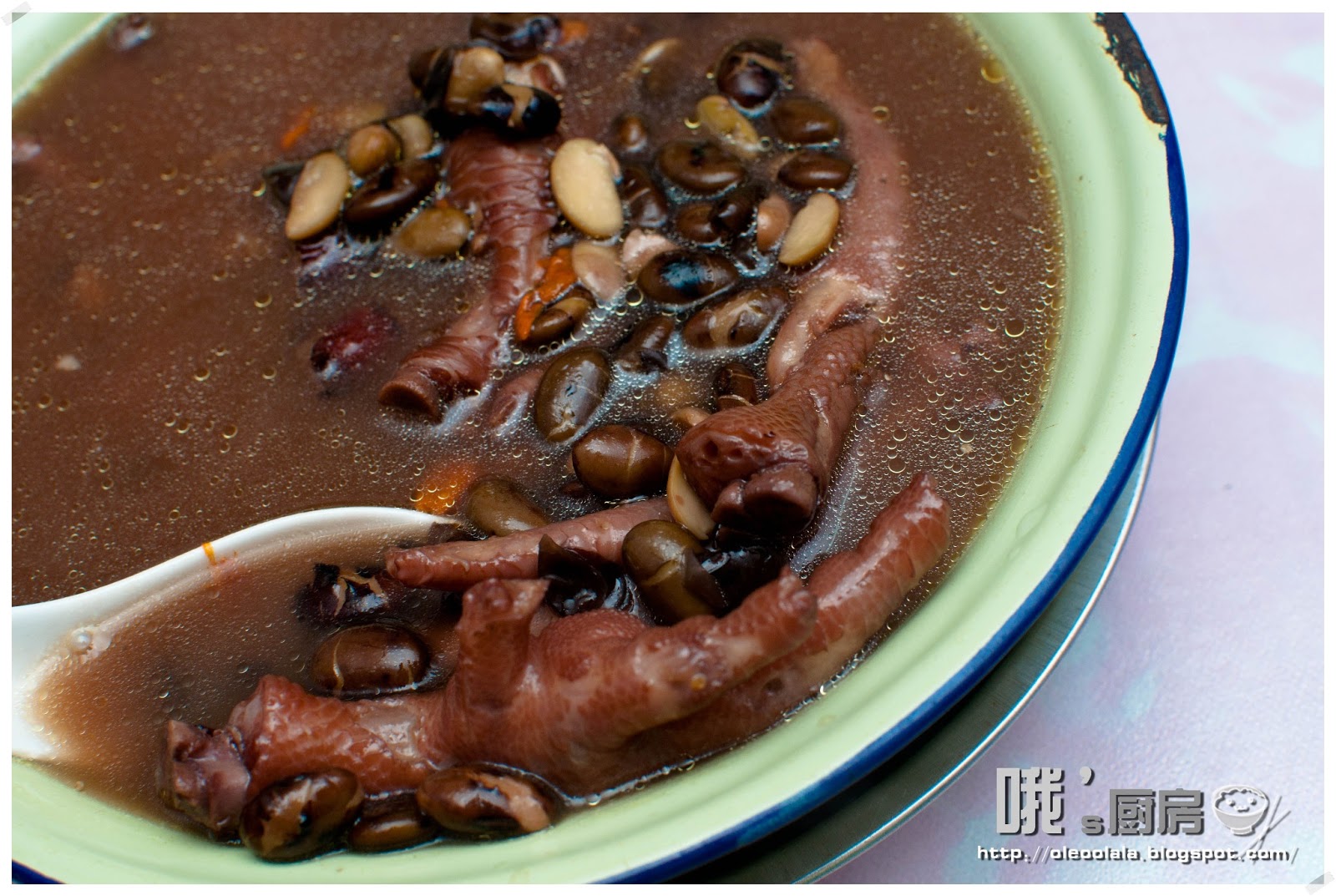 o r e o o e r o ® 黑豆鸡脚汤 Black Bean Chicken Feet Soup
