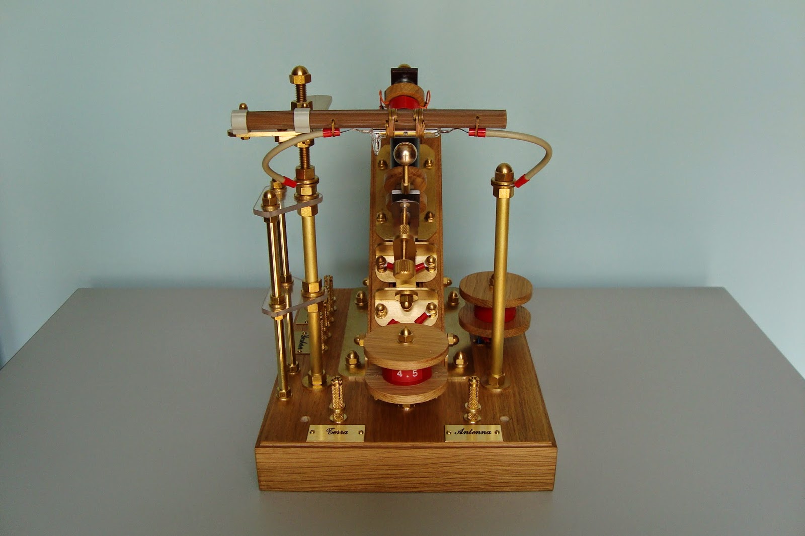 LA STANZA DEI BACHI Stazione radiotelegrafica ricevente con detector