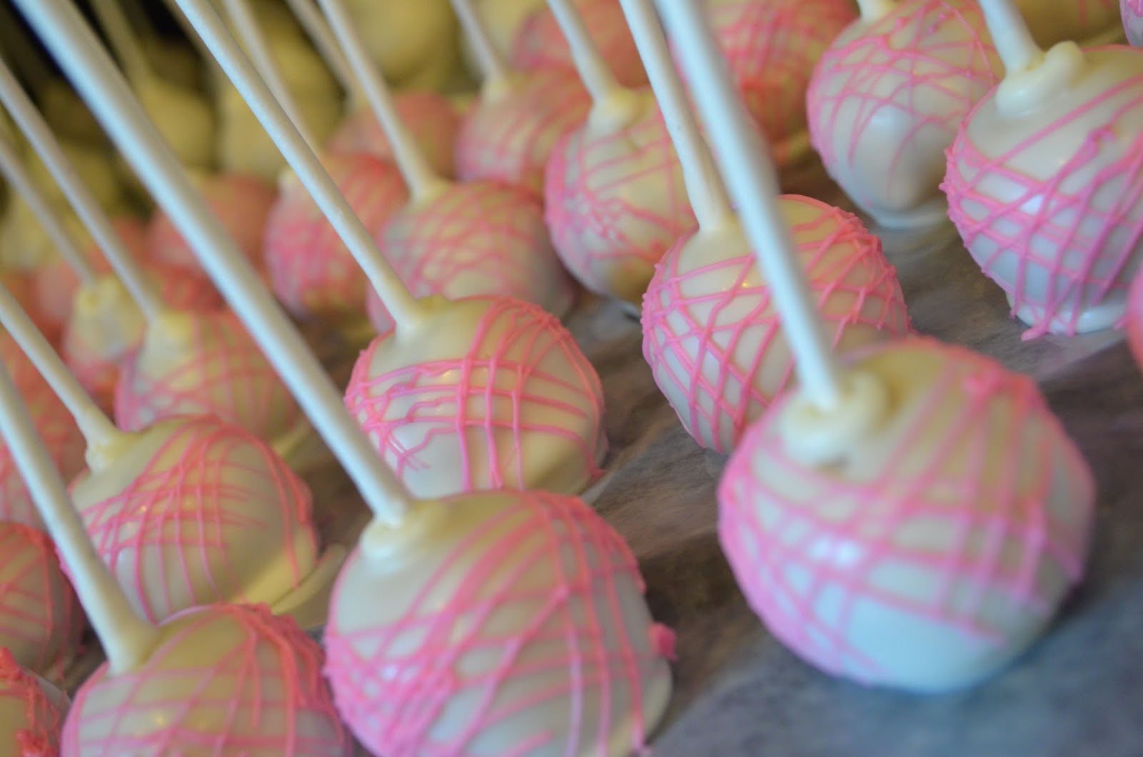 Cake Mama Cake Pops for a Wedding