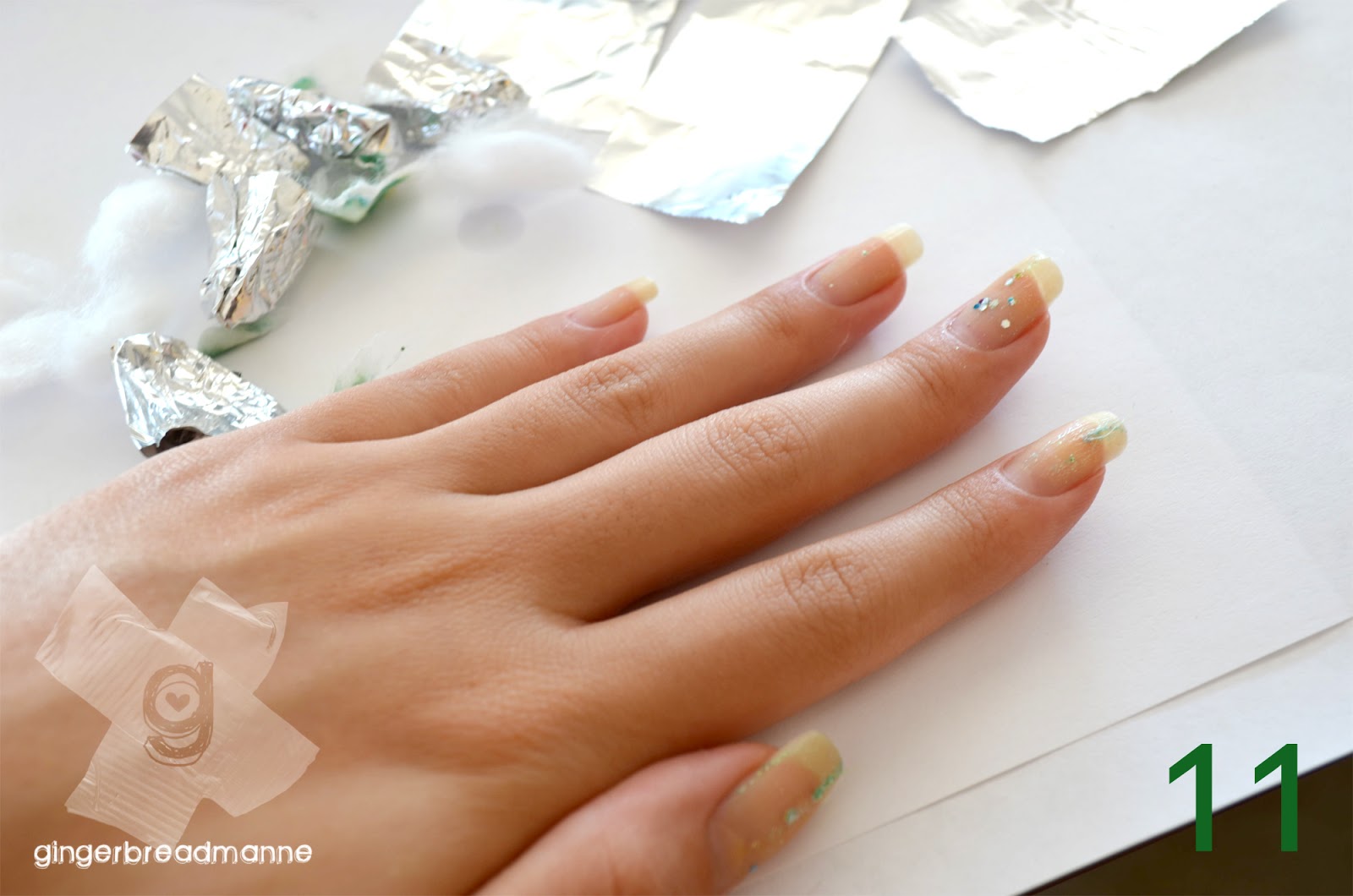 gingerbreadmanne ♥ 5 minutes glitter nail polish removal tutorial