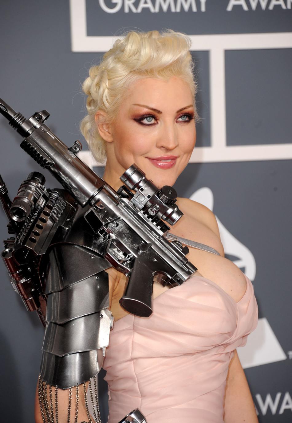 omg penyanyi sasha gradiva membuat senjata ke grammy omg penyanyi sasha gradiva membuat senjata ke grammy