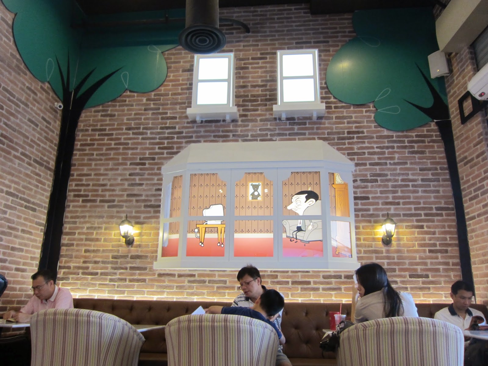 LoLoEatable Mr. Bean Coffee Shop where you can be with your favourite