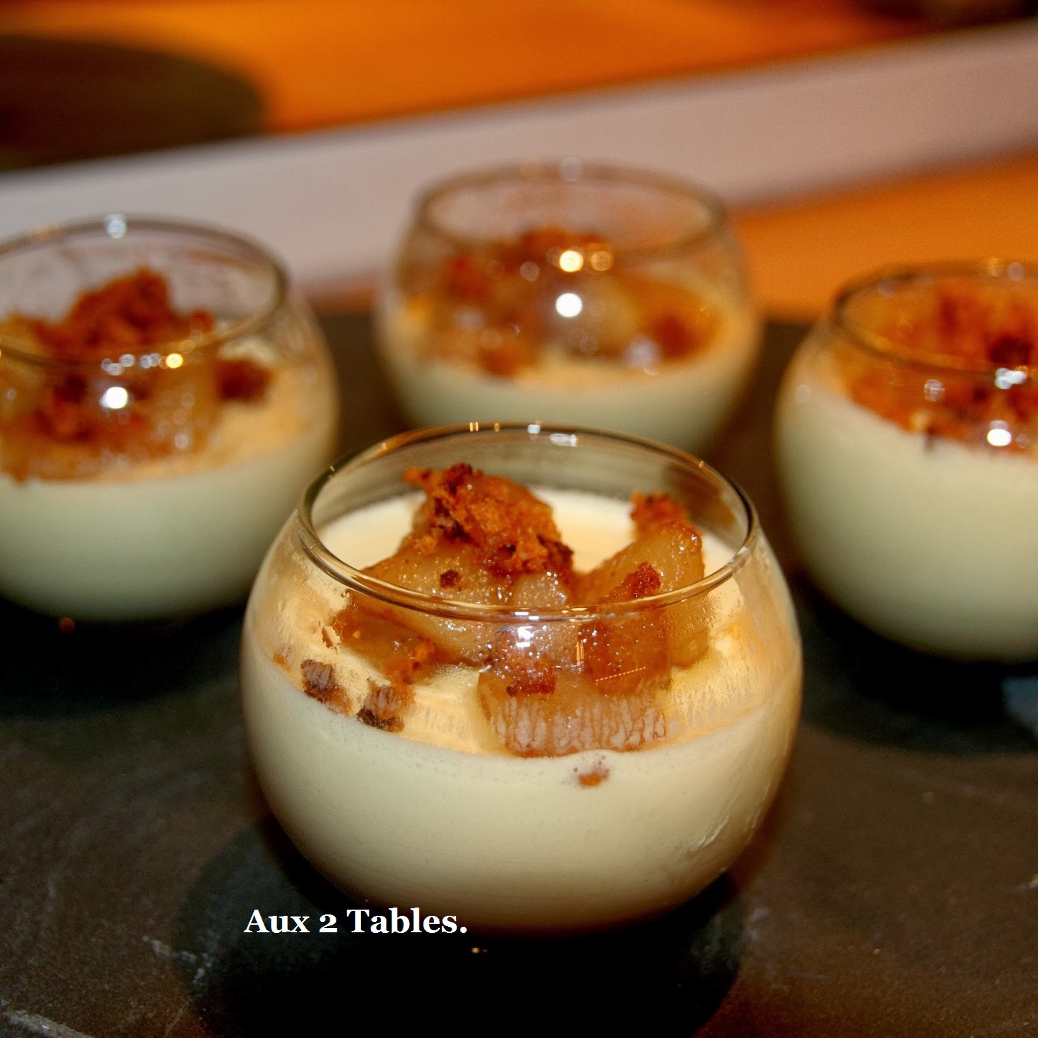 AUX 2 TABLES... Panna cotta au foie gras, poires épicées.