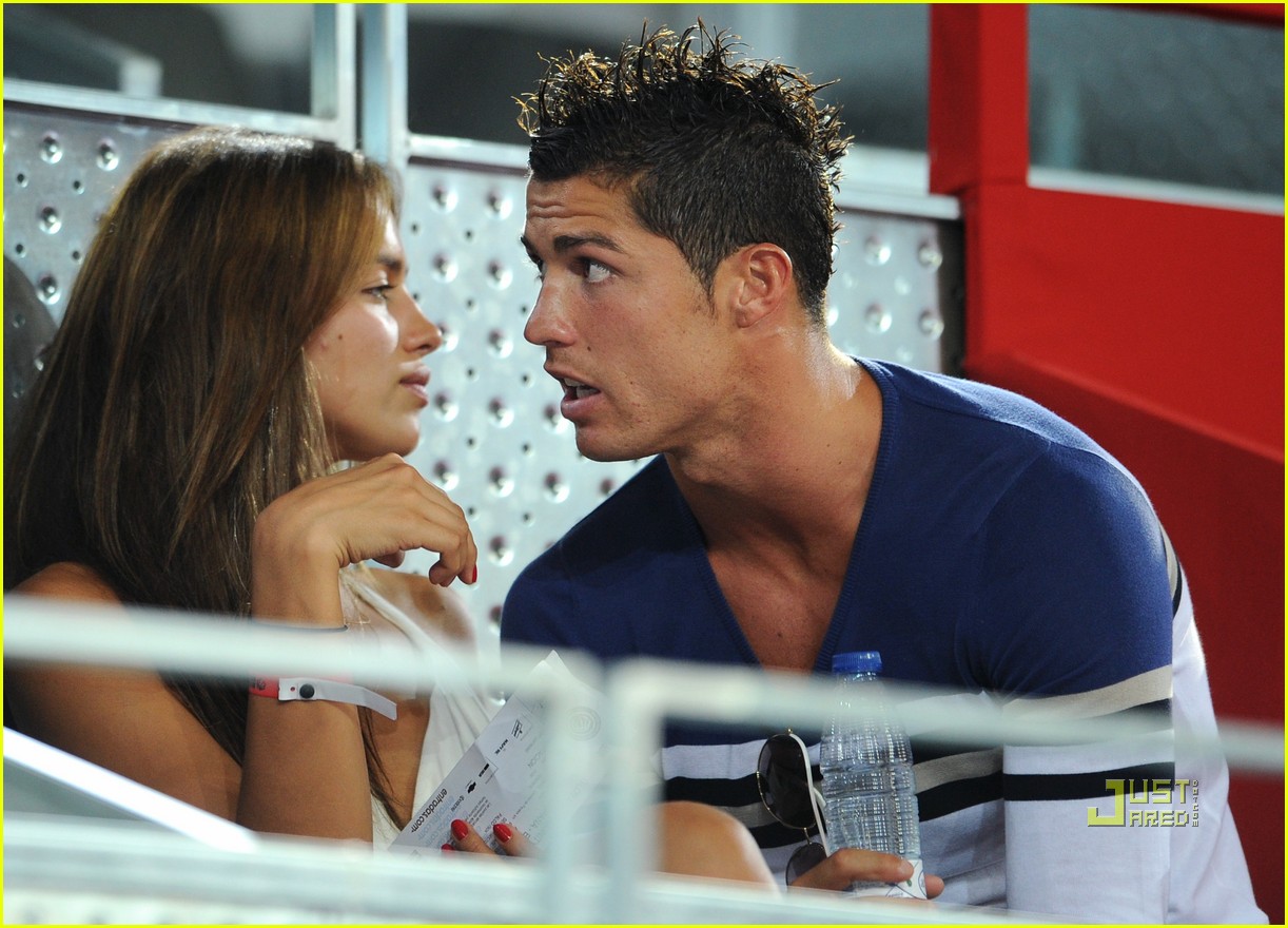 http://1.bp.blogspot.com/-nzUrLbUtkTc/T3y0MRLq8VI/AAAAAAAAHg0/MP-p-ggJKZo/s1600/Cristiano-Ronaldo-and-His-Girlfriend.jpg