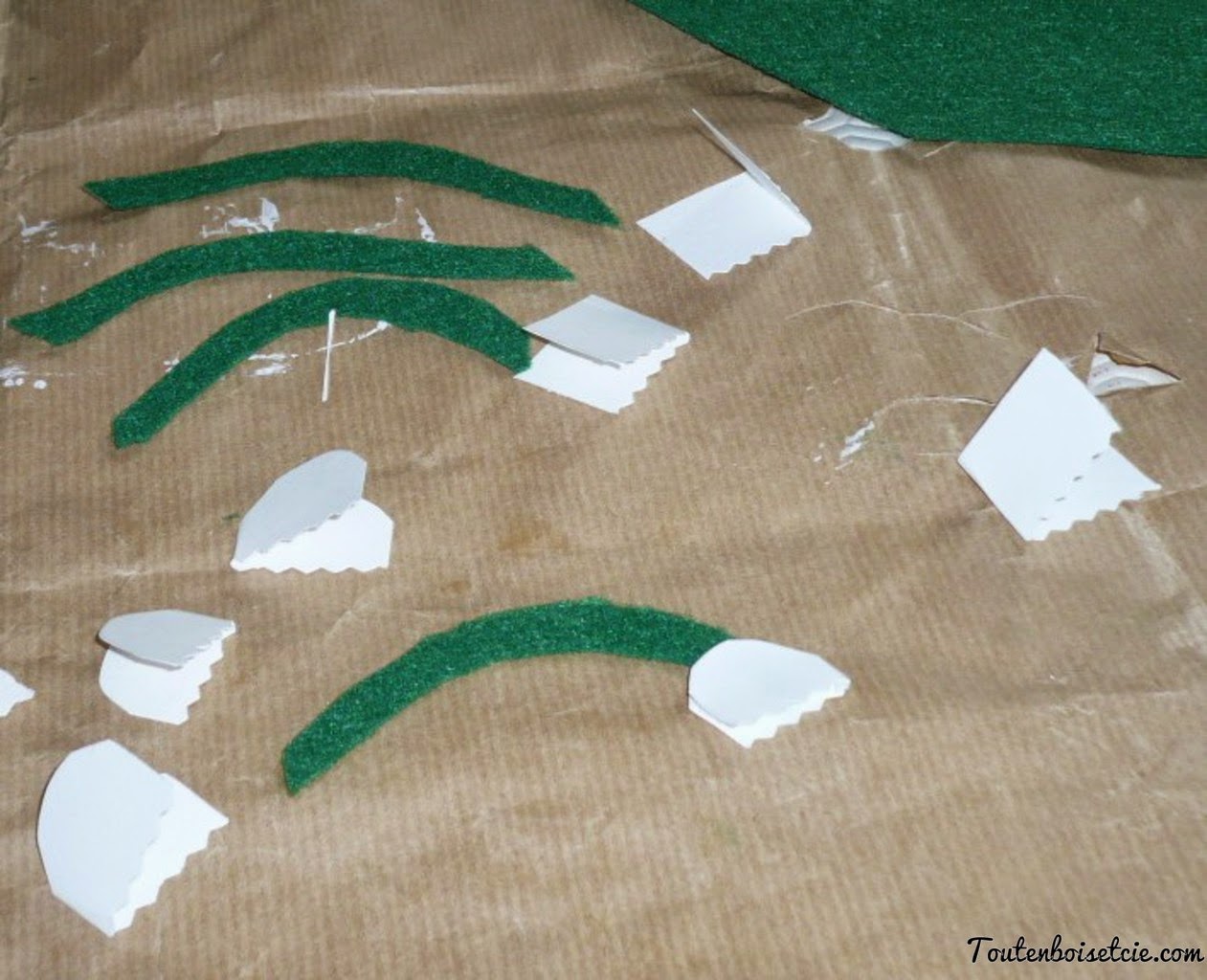 atelier découpage et collage pour le 1er mai