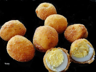 Alcachofas Rehogadas  Con Jamón Y Huevos De Codorniz Empanados
