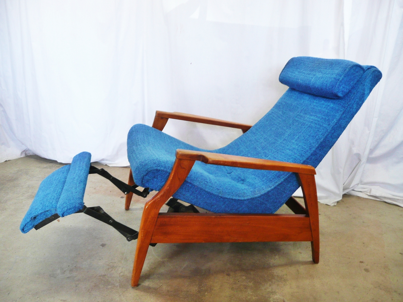 P1170163.JPG (1280×960) Mid century modern recliner, Modern recliner, Mid century recliner