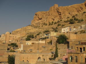 Mardin, set under high cliffs