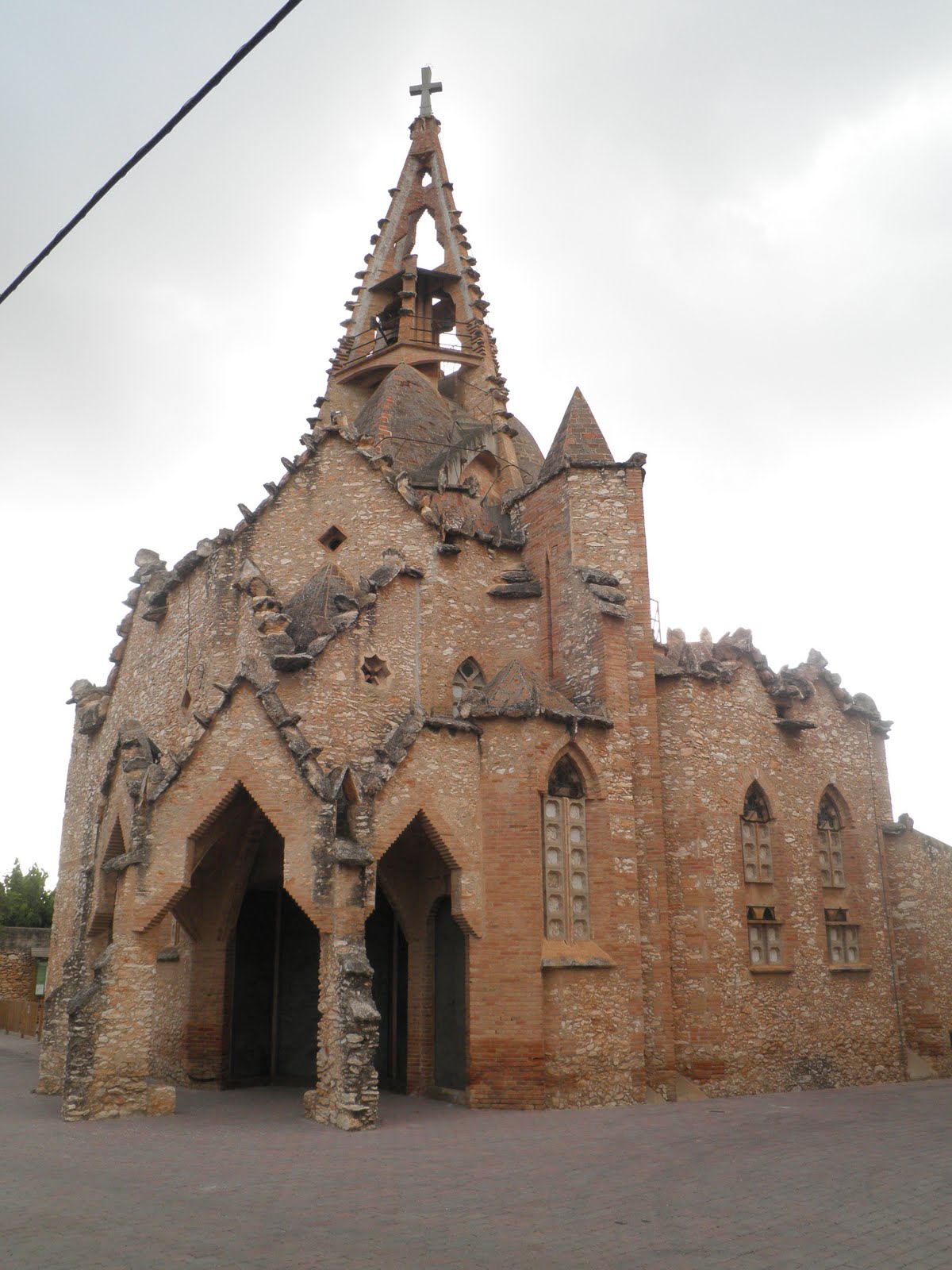 Gaudir Gaudí Iglesias del Camp de Tarragona de J.Mª Jujol. (Parte I).