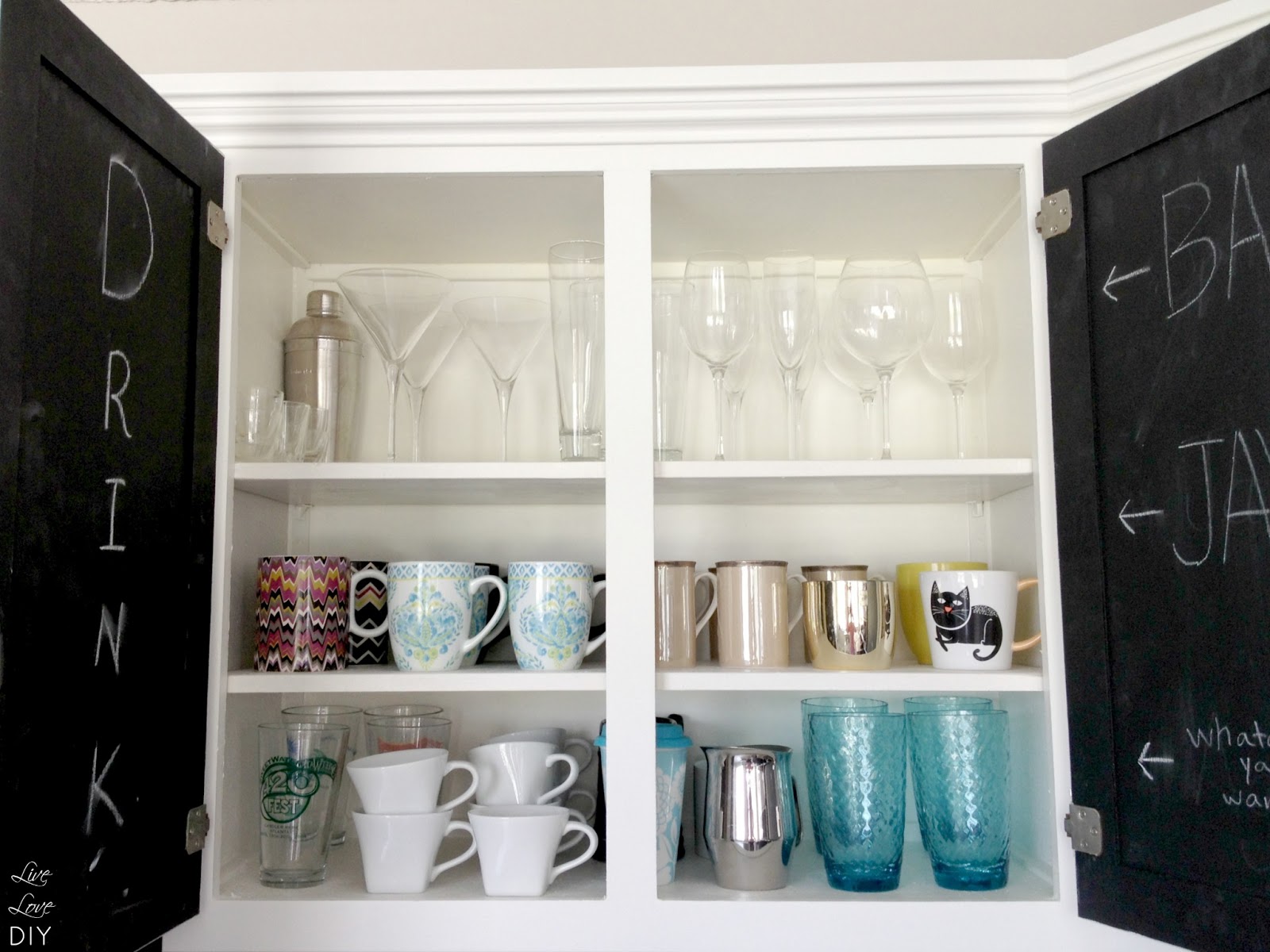 Tips for Painting Kitchen Cabinet Shelves