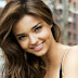 Η Miranda Kerr ανοίγει τα πόδια!