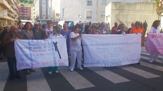 protestas frente al hospital de Béjar