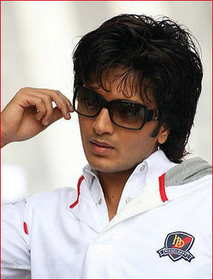 Bollywood Info: Riteish Deshmukh to bulk up for 'Housefull 2'