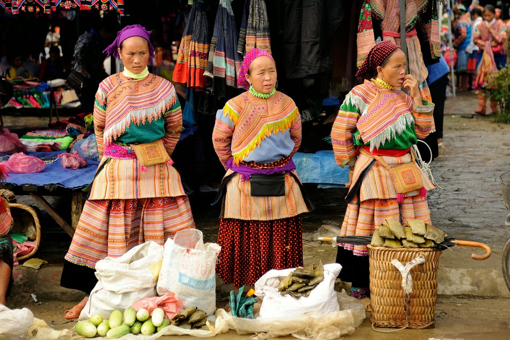Rencontrer les Hmong fleurs à Bac Ha 
